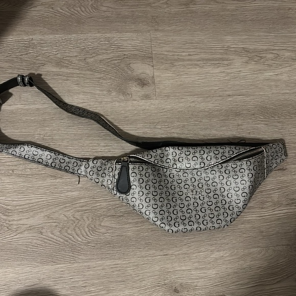 Guess belt bag - Picture 3 of 3